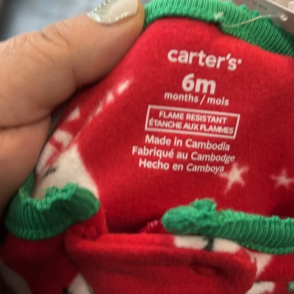 NWT Carter’s soft and cuddly holiday themed sleeper 6 mo